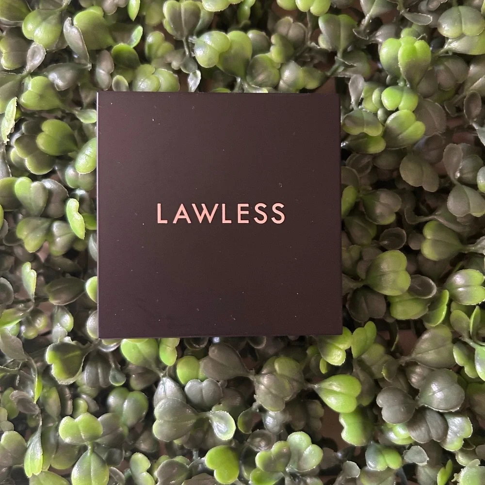 LAWLESS Make Me Blush Talc-Free Velvet Blush